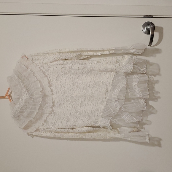 Design Today's white lace ruffle mesh and trim top Med. black tie wedding - Picture 8 of 8